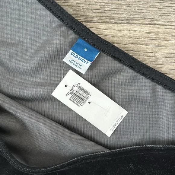 🌼OLD NAVY🌼 Velvet One Shoulder Top in Black Jack - Picture 5 of 10